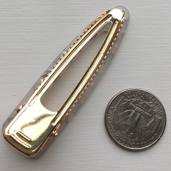 ⚜️[𝟯/$𝟭𝟴]⚜️Cream Acrylic Simple Hair Clip NEW - Picture 4 of 5